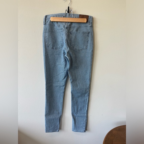 Madewell 9” Mid-Rise Skinny Jean in Piper Stripe - Picture 5 of 10